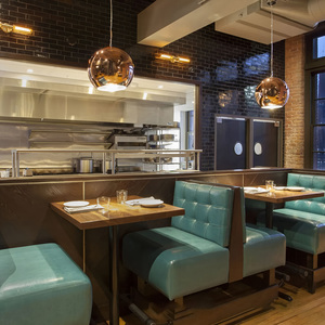 Suite de mobilier de <span class=keywords><strong>pub</strong></span> industriel vintage, banquettes en cuir anthracite profondément capitonnées, banquette en cuir capitonnée pour steakhouse industriel - Product Image 4