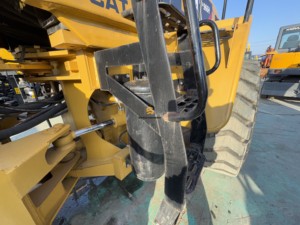 لودر هيدروليكي مستعمل CAT 966H بسعر معقول، بحالة ممتازة وأداء عالي لأعمال البناء الثقيلة - Product Image 3