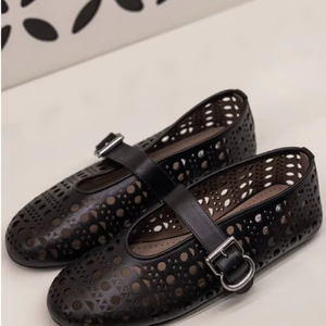 Zapatos planos Mary Jane de cuero con recortes huecos para mujer, con hebilla metálica ajustable, correa única, punta en pico, mocasines de verano OEM ODM - Product Image 1