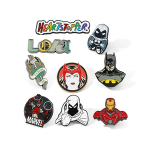 Nuovi Arrivi Transfrontalieri: Spille Ispirate a Marvel per Film e Serie TV Europee e Americane - Moon Knight, Scarlet Witch, <span class=keywords><strong>Loki</strong></span>, Thanos in Lega Smaltata - Product Image 1