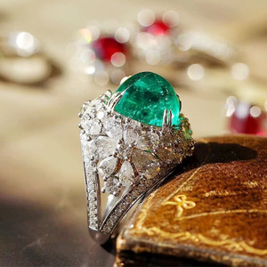 Anello di Fidanzamento Vintage Verde per Donne, Classico ed Elegante in Lega di Metallo Prezioso per Uso Quotidiano - Product Image 2
