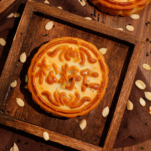 Kue Bulan Tradisional Cina, Kue Manis dengan Isian Berbagai Rasa - Product Image 3