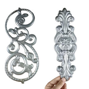 Accesorio <span class=keywords><strong>de</strong></span> estampado <span class=keywords><strong>de</strong></span> <span class=keywords><strong>hierro</strong></span> forjado, varios estilos, <span class=keywords><strong>puerta</strong></span> <span class=keywords><strong>de</strong></span> valla al aire libre, diseños decorativos <span class=keywords><strong>de</strong></span> rosetas <span class=keywords><strong>de</strong></span> <span class=keywords><strong>terraza</strong></span>, piezas <span class=keywords><strong>de</strong></span> <span class=keywords><strong>hierro</strong></span> forjado para balcón - Product Image 1