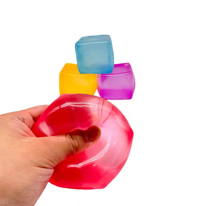 Giocattolo Antistress a Forma di Cubetto di Ghiaccio 2.1\", in Plastica Riempito di Gomma, per Alleviare la Pressione delle Dita, per Ragazzi e Ragazze dai 8 ai 13 Anni - Product Image 5