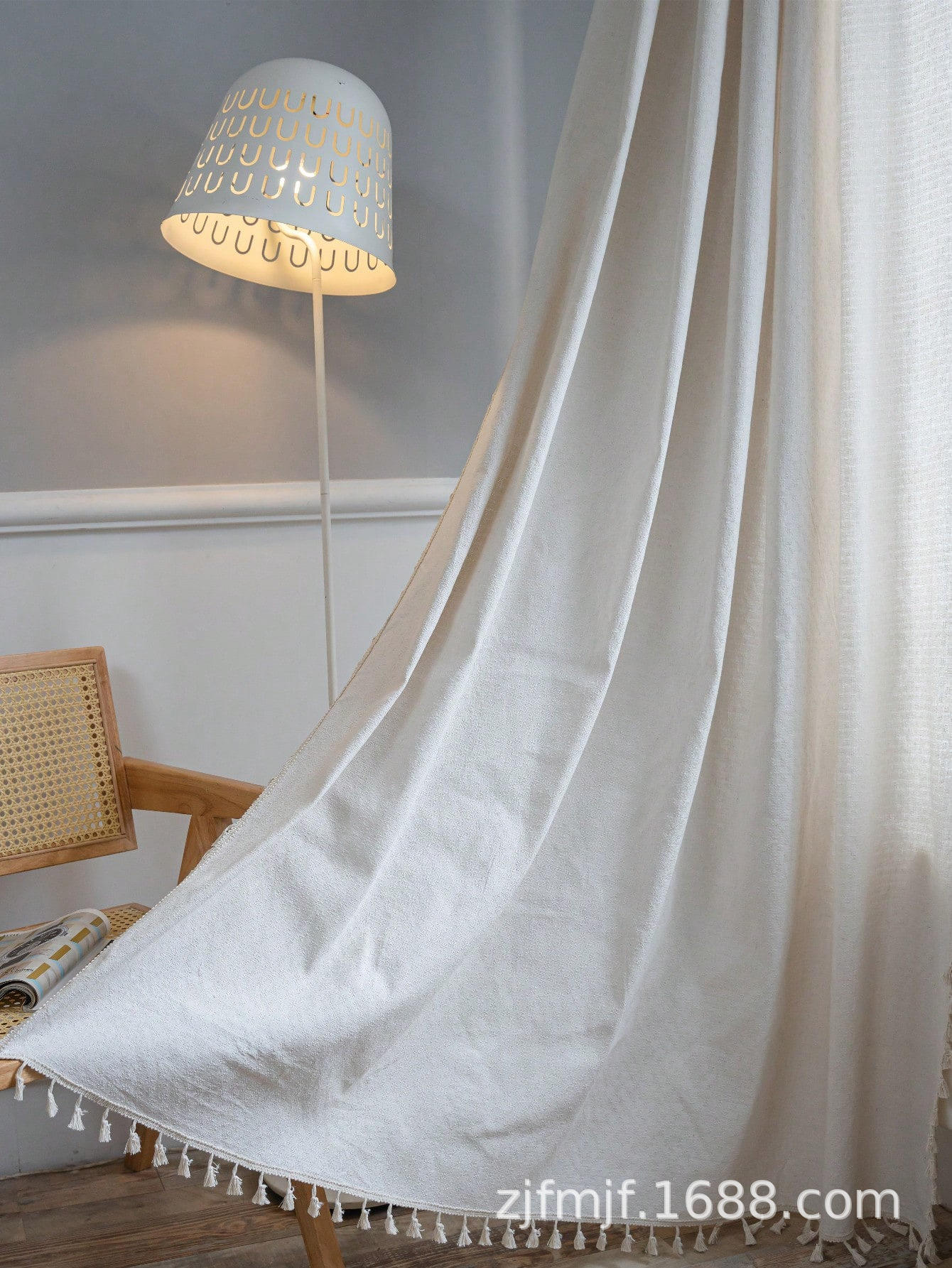 white cat's paw pattern beige tassel