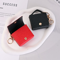 Porte-clés de luxe en cuir PU tissé à carreaux, personnalisé avec impression UV, antichoc, design de dessin animé anime, pour étui AirPods, vente en gros