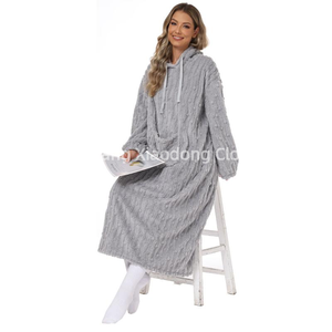 Accappatoio Invernale <span class=keywords><strong>da</strong></span> <span class=keywords><strong>Donna</strong></span> in Flanella Foderato in Pile Spesso con Cappuccio Lungo e Ampio in Pile Corallo per Casa Pigro Pigiama - Product Image 1
