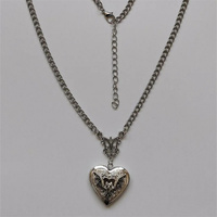 Collier avec pendentif en forme de cœur ouvert, boîte photo, bijoux rétro punk, collier avec pendentif en forme de chauve-souris