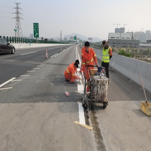 Asian Countries Roads Strong Wear Resistance 3-5 Minutes Quick Drying Thermoplastic Road Marking <b>Paint</b> - Product Image 5