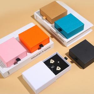 Caja de Envío de Lujo al por Mayor, Kraft, con Laminado Mate, Recubrimiento UV, Cartón Corrugado, Materiales Reciclados, Cierre, Logotipo Personalizado para Regalos - Product Image 6