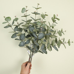 Feuilles d'eucalyptus artificielles Ruilisi 80cm, plante en plastique et soie verte pour décorations de maison et de mariage - Product Image 3