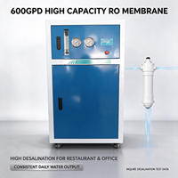 Machine de traitement d'eau par osmose inverse (RO) commerciale 600 GPD avec armoire et réservoir de stockage pour la purification de l'eau potable