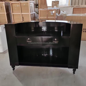 โต๊ะรับรองลูกค้าทรงโค้งครึ่งวงกลม ดีไซน์หรูหราทันสมัย สีแดง หุ้มกระดุม ด้านหน้าทำจากไม้จริงและไม้อัด แข็งแรง ทนทาน มีพื้นที่จัดเก็บมากมาย เหมาะสำหรับร้านเสริมสวย - Product Image 3