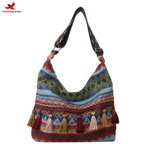 Sac à bandoulière grande capacité multicolore en toile bohème avec pompons, sac de voyage quotidien, commande en gros mixte prête à expédier - Product Image 1