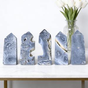 Vente en gros CrystalHola Corail bleu naturel en colonne carrée, tendance mode, cristal apaisant, décoration pour la maison, le bureau et la chambre - Product Image 1