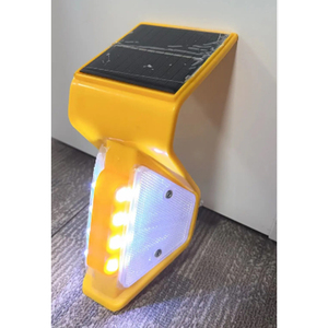 <span class=keywords><strong>Reflector</strong></span> de barandilla de carretera, delineadores de barandilla de luz LED amarilla, delineador trapezoidal reflectante de barandilla Solar - Product Image 2