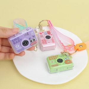 Mini caméra <span class=keywords><strong>anime</strong></span> mignonne, personnage de dessin animé à bouche de saucisse, impression UV, porte-clés avec lumière et son - Product Image 3