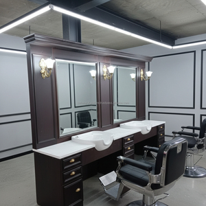 Estación de barbero clásica de madera con lavabo y espejo LED para peluquería/barbería - Product Image 4