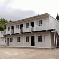 Maison conteneur préfabriquée en acier moderne blanche à deux étages, respirante, avec toilettes et douche, 20FT/40FT, option préfabriquée personnalisée