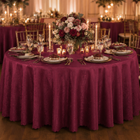 Nappe ovale LUYI rouge vif en polyester écologique de style américain avec jupe de table pour mariage, maison et restaurant