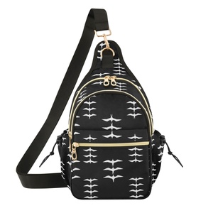 Bolso Bandolera Pequeño de Poliéster con Estampado Personalizado de Aves Iwa Hawaianas, Mini Bolso de Pecho para Hombre - Product Image 1