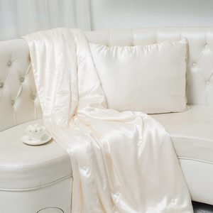 Bộ chăn ga gối đệm mùa hè cao cấp chất liệu lụa, có thể giặt được, kèm chăn bông, áo khoác phao nữ - Product Image 1