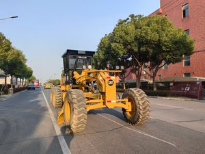Niveleuse à moteur CAT 140G de 13,2 tonnes, moteur diesel d'origine, certifiée CE EPA pour la construction routière - Product Image 1