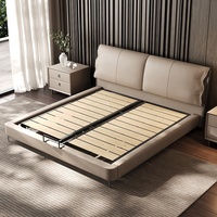 Lit double king size en cuir véritable de luxe moderne italien avec tête de lit capitonnée pour chambre principale de villa