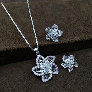 Juego de colgantes plateados para mujeres y niñas, nuevo diseño - Product Image 1