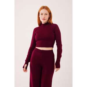 Conjunto de suéter tejido elegante para mujer, top corto color borgoña y pantalones de cuello alto, manga larga, ajuste acanalado, elástico, de spandex y poliéster. - Product Image 4