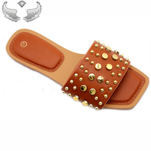 <span class=keywords><strong>Scarpe</strong></span> basse da <span class=keywords><strong>donna</strong></span> per il commercio estero, sandali piatti decorati con rivetti, ciabatte da <span class=keywords><strong>donna</strong></span> alla moda da <span class=keywords><strong>spiaggia</strong></span> antiscivolo - Product Image 2