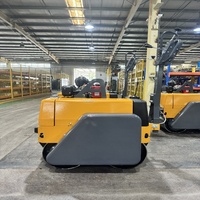 Compacteur routier vibrant à double tambour de 0,6 tonne certifié CE avec composants centraux à engrenages et système hydraulique, à conducteur marchant