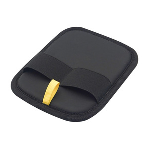 Gant anti-poils Xiaozhuren 17,5x13,5cm en éponge polyester pour chiens de taille moyenne, brosse anti-statique - Product Image 1