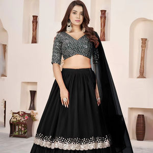 เลเฮนกาทรงพลิ้วทันสมัย ผลิตจากผ้าจอร์เจตเนื้อนุ่ม ตกแต่งขอบด้วยลูกไม้ปักเลื่อมสีเงินสุดหรู เพิ่มความสง่างามแบบราชวงศ์ ราคาขายส่งสำหรับงานแต่งงาน - Product Image 1