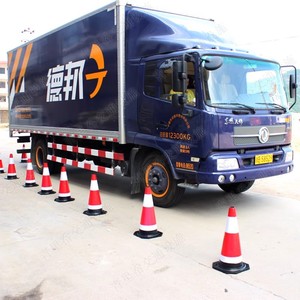 Cônes de signalisation routière 70 cm de haut en caoutchouc réfléchissant, cône de sécurité routière à fixation au sol, norme IP65 - Product Image 3