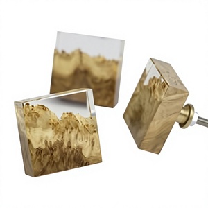 Boutons de meuble en résine époxy faits à la main, incrustation de bois taillé en forme de princesse, sculpture décorative d'art de collection - Product Image 1