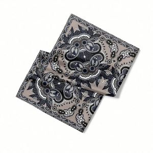 บริการพิมพ์ผ้าพันคอแบบพรีเมียมสำหรับลูกค้าทั่วโลก ผ้าพันคอออกแบบเองได้ พร้อมฝีมือประณีตและใส่ใจในรายละเอียด - Product Image 2