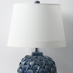 Lampe de table en céramique bleue à motif coquillage, lampe de table LED moderne, lampe de table bleue avec abat-jour en tissu - Product Image 1