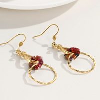 Boucles d'oreilles créoles pendantes en acier inoxydable plaqué or 18 carats avec perles rouges martelées pour femme, cadeau, vente en gros, OEM