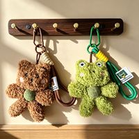 Nouvelle poupée en peluche universelle mignonne en forme d'animal (ours, cochon) avec une sensation premium, idéale pour les sacs et les porte-clés