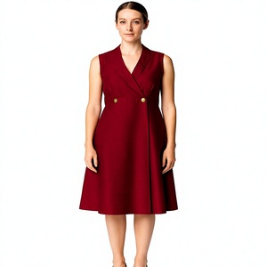 Robe de bureau moderne, élégante et confortable, bordeaux, en polyester, coupe trapèze, longueur genou, infroissable, séchage rapide, recyclée - Product Image 1