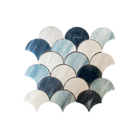 Carreaux de mosaïque en verre teinté polyvalents de haute qualité, adaptés à l'église, au centre commercial et à la décoration de la maison Forme personnalisable