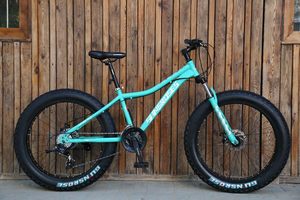Vélo VTT Neige Personnalisé d'Usine 26 Pouces à Pneus Larges, Roue à Trois Rayons Noirs, 27,5 Pouces, 21 Vitesses, en Acier - Product Image 3