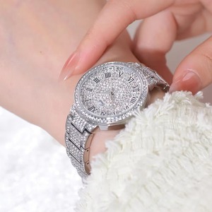 Montre de Luxe pour Femme en Alliage de Diamant Léger à Grand Cadran, Idéale pour l'Extérieur, les Affaires et le Travail, Mouvement Quartz - Product Image 5