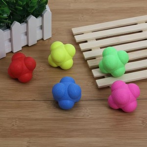 Balle de réaction hexagonale pour l'amélioration de la coordination œil-main et l'entraînement sportif au saut - Product Image 3