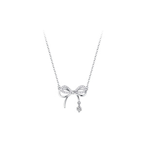 Collier pendentif nœud papillon en argent 925 plaqué rhodium pour femme avec diamant rond serti à griffes, chaîne maille forçat, bijou mignon pour le quotidien - Product Image 1