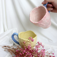 Tasse à café en céramique mate faite à la main, motif tulipe, 301-400 ml, rose et jaune, pour la maison, le café, le bureau, usage quotidien