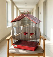 Cage à oiseaux portable, design de toit de maison, plateau de base amovible, perchoirs en bois, abreuvoir et récipients pour nourriture inclus