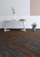 Dalles de moquette modulaires tuftées à poils coupés, design de luxe, nouvelle conception, 100 % PP, pour un revêtement de sol emboîtable de qualité supérieure