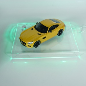 Base de exhibición acrílica transparente con iluminación LED personalizada al por mayor para modelos de coches coleccionables - Product Image 1